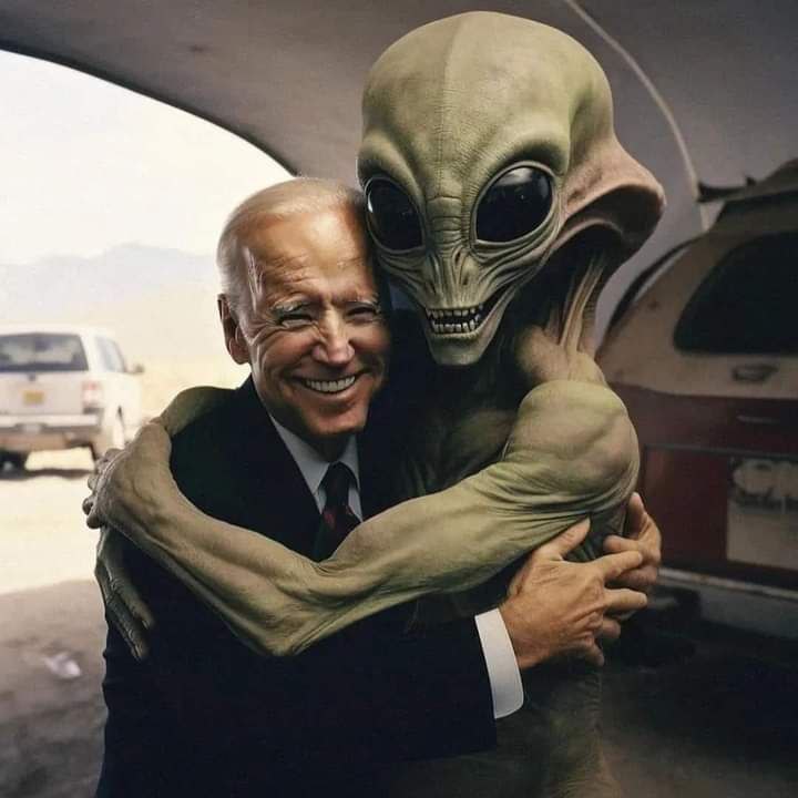 destapandolose1's tweet photo. Última hora:

Circulan rumores que el presidente Biden declarará un "estado de emergencia limitado" por los enjambres de drones

La toma de posesión del presidente Trump tendrá que posponerse.🎯 https://t.co/wEODGKlBLZ