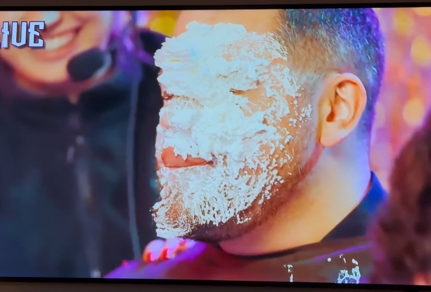 AnnCecilieN's tweet image. I mean, who *doesn’t* want to cream pie @JamieSpafford? #CulinaryCastle #sortedfood 🤭😘👨🏻‍🍳🏰🤴🏼🎂