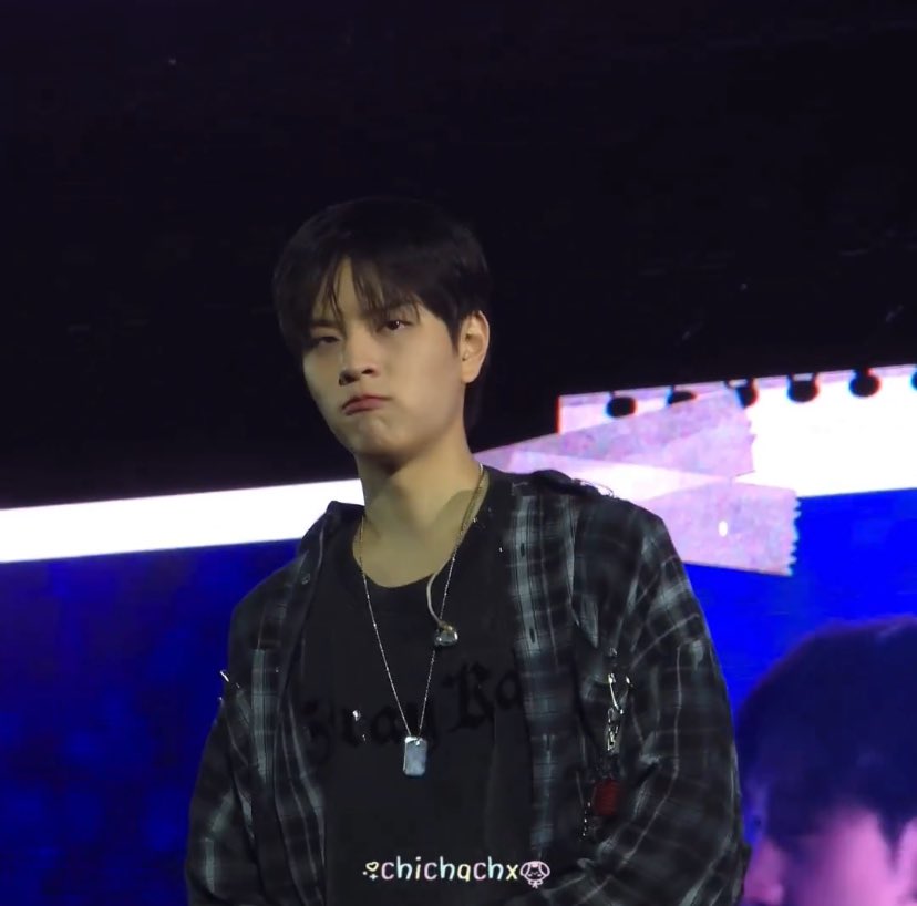 Csmk2209's tweet photo. คืออะไรก่อน ชูสโลแกนเสร็จแล้วก็ทำหน้าหงึๆเฉยเลย โอ้ยอยากหยุมแจ้มมาก ซึงมินบ้อกแบ้กอะไรขนาดนั้นอะคับ ㅠㅠㅠㅠㅠㅠㅠㅠㅠㅠㅠㅠㅠㅠㅠㅠㅠㅠㅠㅠ https://t.co/pPsMgvFAUw