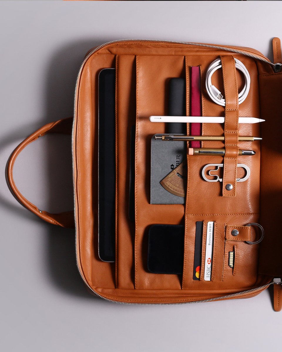harberlondon's tweet photo. Laptop Briefcase | Harber London
Handcrafted with Premium Full-Grain Leather that ages with character, adding personality and a timeless touch as it wears out.
#harberlondon #harber
https://t.co/iTSBvQQCXb
.
.
.
#briefcase #leatherbriefcase #laptopbag https://t.co/7rpCsSN3fR