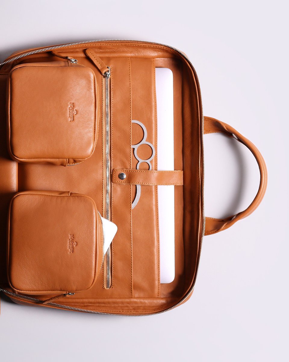 harberlondon's tweet photo. Laptop Briefcase | Harber London
Handcrafted with Premium Full-Grain Leather that ages with character, adding personality and a timeless touch as it wears out.
#harberlondon #harber
https://t.co/iTSBvQQCXb
.
.
.
#briefcase #leatherbriefcase #laptopbag https://t.co/7rpCsSN3fR