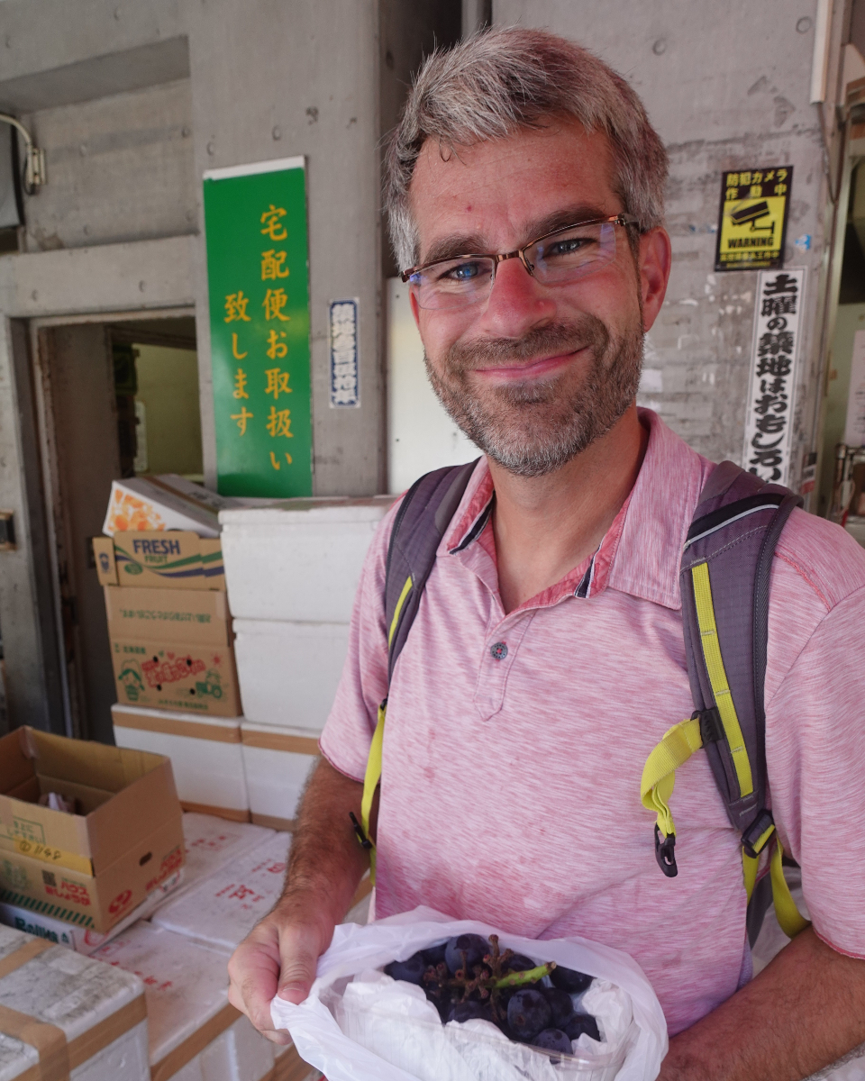 TheMichaelBlank's tweet image. When life gives you grapes… make awkward eye contact and hope they taste as good as they cost! 🍇😂 #ExpensiveTaste #GrapesOfJapan #WorthEveryYen? 

(They were VERY expensive grapes, but worth every yen!)