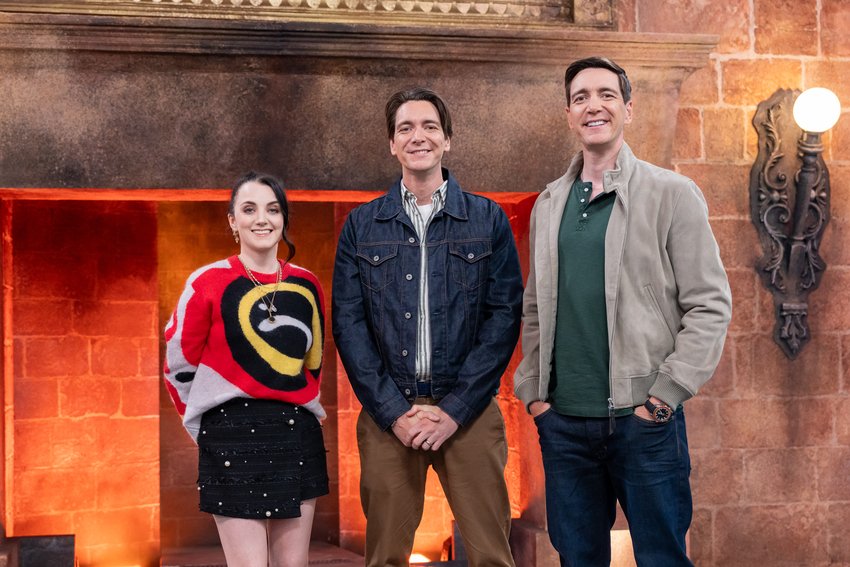 LiebenauFritz's tweet photo. James and Oliver Phelps 
with Bonnie Wright, 
Evanna Lynch and 
Warwick Davis 😻

#WizardsOfBaking  
#HarryPotter 

#FredWeasley
#GeorgeWeasley
#GinnyWeasley

#LunaLovegood
#ProfessorFlitwick
#Griphook https://t.co/nRHuKIeiHx