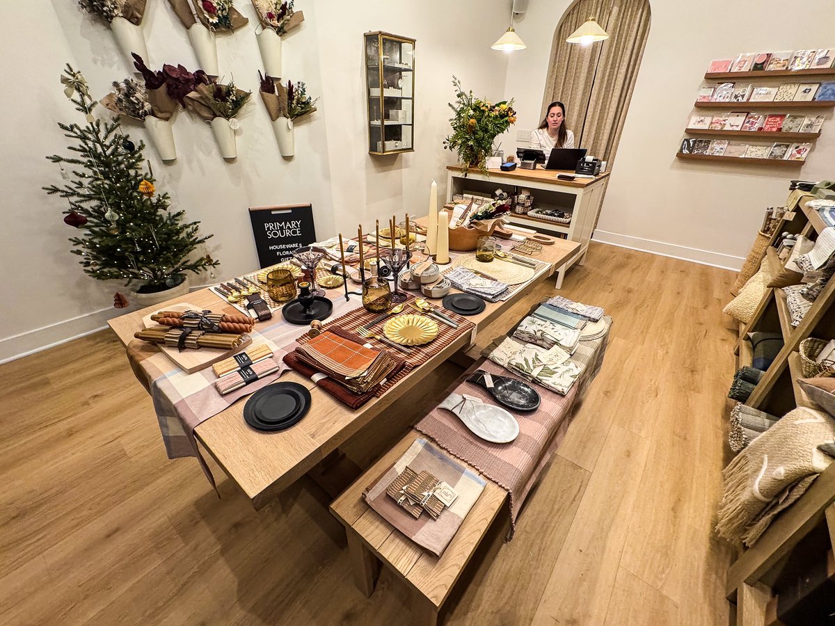 PLGHC_'s tweet image. Just met Marysa, owner of Primary Source. This adorable boutique opened at 537 Rogers Ave on Dec 7. Perfect source for handmade housewares &amp;amp; unique gifts. Stop by and show her some love! 💙 #SupportLocal #PrimarySourceNYC #ShopSmall #RogersAve #BrooklynSmallBusiness