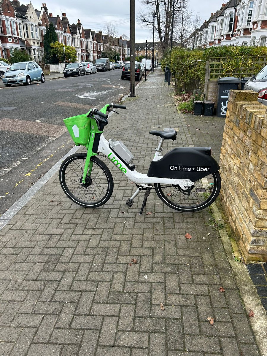 ella_umbrella tweet media