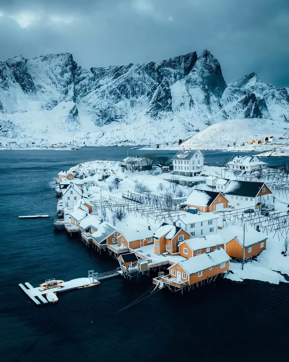 The beauty winter in the Lofoten Islands⛰️