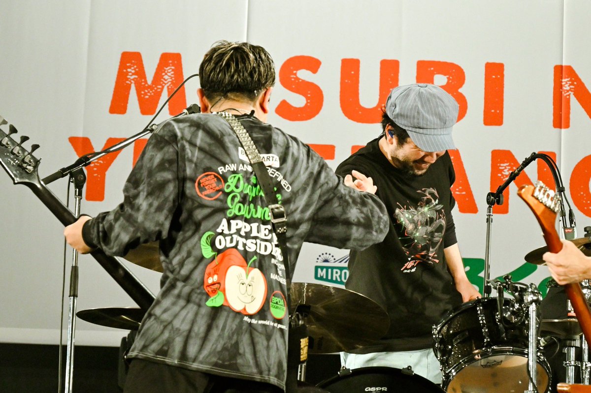 takuma10feet's tweet photo. このドラマー達の心意気がめちゃくちゃ好きです。2日前に一曲ずつオファー出したらみんな3曲ぐらい覚えてきてくれた。。オファー受けてくれるだけでもめちゃくちゃ助かるのに。。カッコ良過ぎるやろ。。 https://t.co/XAfZg6AaQz