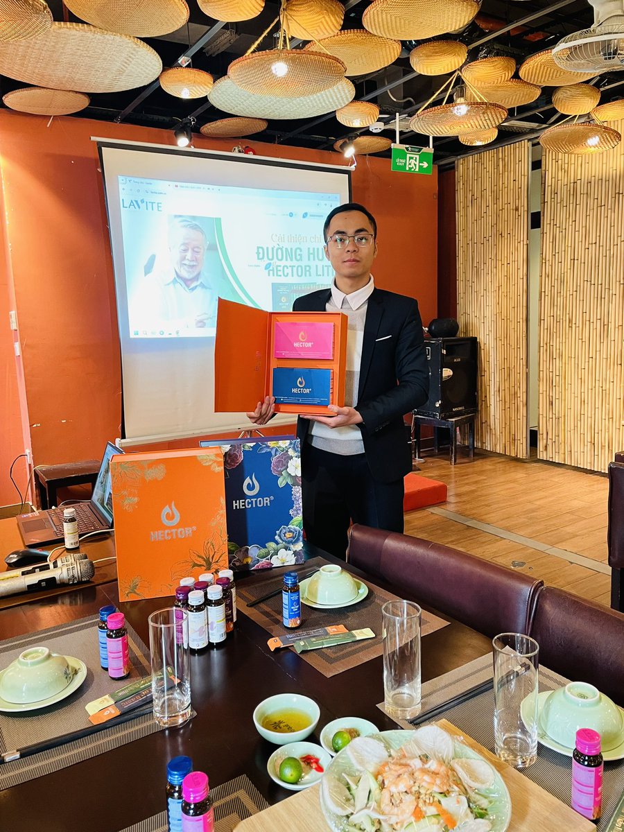 longkeng94's tweet photo. Người đẹp.
Set quà Tết ĐÔNG TRÙNG HẠ THẢO HECTOR cũng đẹp luôn 🤣🤣🤣.
#Hectorcollagenplus
#dongtrunghathaohector
#hectorsam https://t.co/e3P6jTmr2C