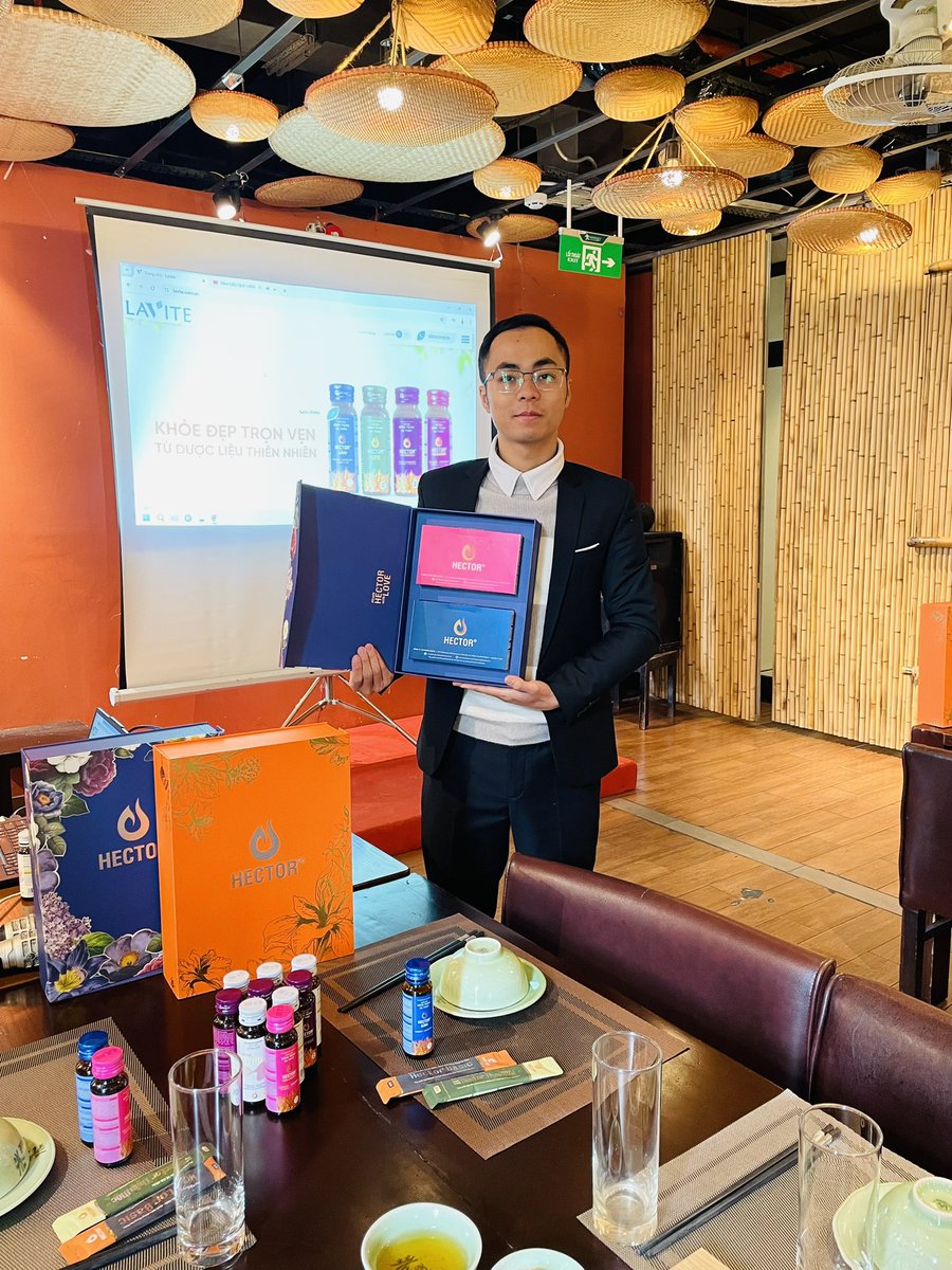 longkeng94's tweet photo. Người đẹp.
Set quà Tết ĐÔNG TRÙNG HẠ THẢO HECTOR cũng đẹp luôn 🤣🤣🤣.
#Hectorcollagenplus
#dongtrunghathaohector
#hectorsam https://t.co/e3P6jTmr2C