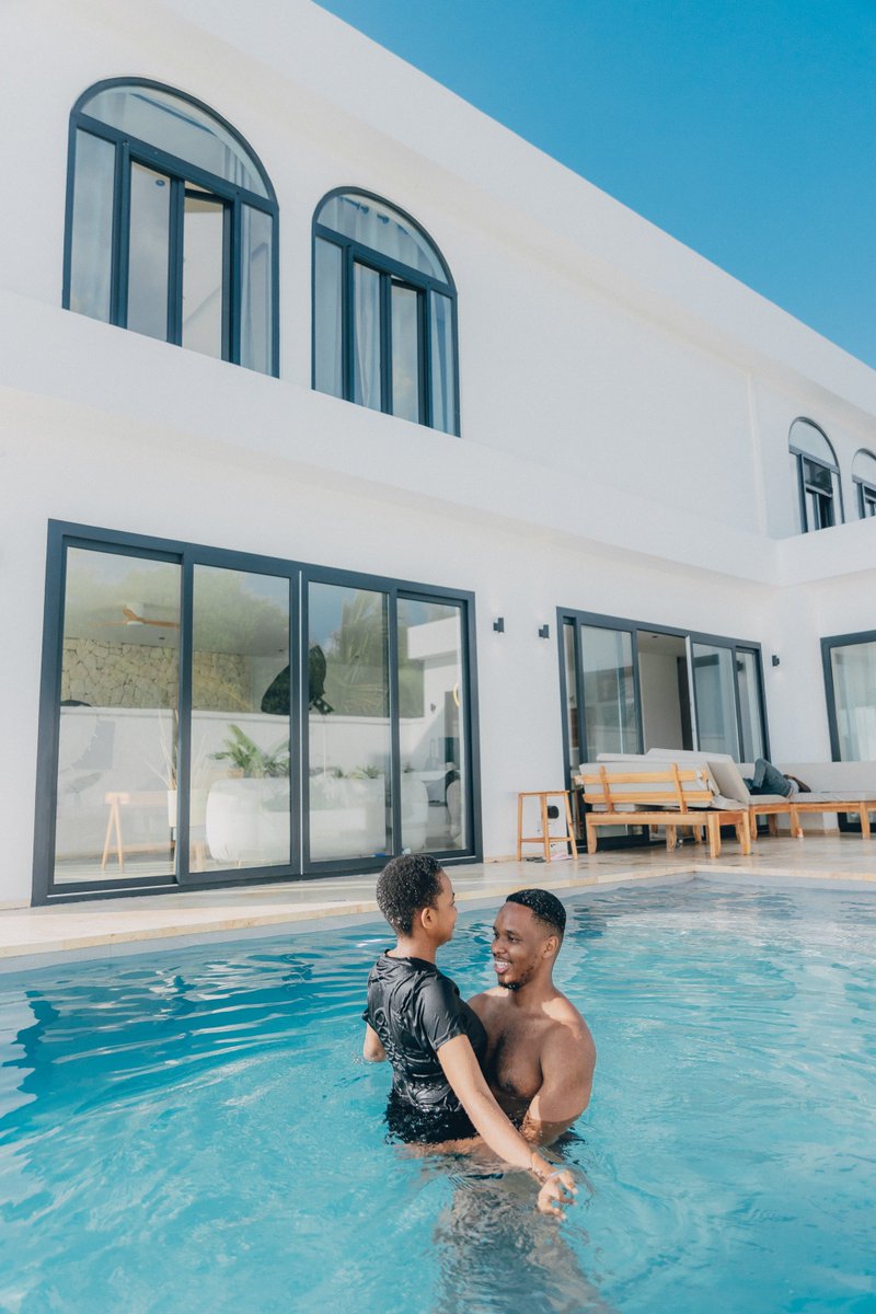 Juzi nimekaa hapa naangalia this amazing view nikawa nakumbuka miaka yangu miwili ya mwanzo wa career yangu ya entrepreneurship, 

nikakumbuka nilivyokuwa najufunza na kufanya kazi usiku na mchana siku 365 za mwaka bila kupumzika naunganisha mwaka mwingine, no weekend, no holiday