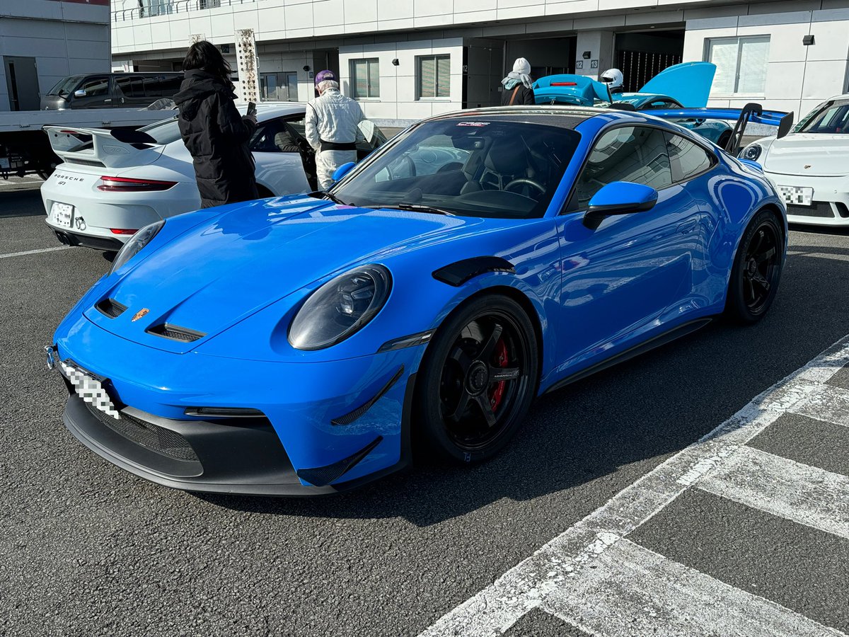 CREF_MotorSport's tweet photo. 992GT3の穴開けの結果、バッチリでした。

昨日フジでテスト。

オーナーさんもブレーキの安定感が増して安心感が全然違うとコメント。

デモカーGT4と同じ効果。

データで見ても奥まで突っ込めるようになってて効果確認。

#porsche #airduct #aerodynamics #ポルシェ #エアダクト #空力 #992gt3 #cref #クレフ #エアアウトレット #富士スピードウェイ #ブレーキが安定