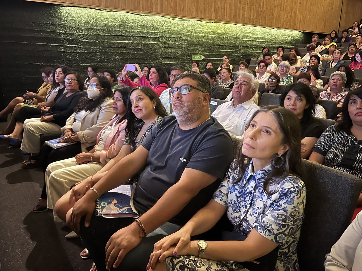 Patricia Roa (@proita) on Twitter photo Ceremonia de cierre proyecto “Trabajadores y Trabajadoras de Casa Particular: Hacia el Trabajo Decente y el Cumplimiento del Convenio N° 189 de la OIT”
<a href="/DirecDelTrabajo/">Dirección del Trabajo</a> <a href="/Cutchile/">CUT Chile ✍️🗳</a> <a href="/OITconosur/">OIT ConoSur</a> <a href="/SubsecTrabajo/">Subsecretaría del Trabajo</a> <a href="/chilevalora/">ChileValora</a> <a href="/LuzVidalH/">Luz Vidal Huiriqueo</a> <a href="/david_acuna_/">David Acuña Millahueique</a> <a href="/pzenteno01/">Pablo Zenteno Muñoz</a> <a href="/RivilloXimena/">Ximena Rivillo</a> Ceremonia de cierre proyecto “Trabajadores y Trabajadoras de Casa Particular: Hacia el Trabajo Decente y el Cumplimiento del Convenio N° 189 de la OIT”
<a href="/DirecDelTrabajo/">Dirección del Trabajo</a> <a href="/Cutchile/">CUT Chile ✍️🗳</a> <a href="/OITconosur/">OIT ConoSur</a> <a href="/SubsecTrabajo/">Subsecretaría del Trabajo</a> <a href="/chilevalora/">ChileValora</a> <a href="/LuzVidalH/">Luz Vidal Huiriqueo</a> <a href="/david_acuna_/">David Acuña Millahueique</a> <a href="/pzenteno01/">Pablo Zenteno Muñoz</a> <a href="/RivilloXimena/">Ximena Rivillo</a>