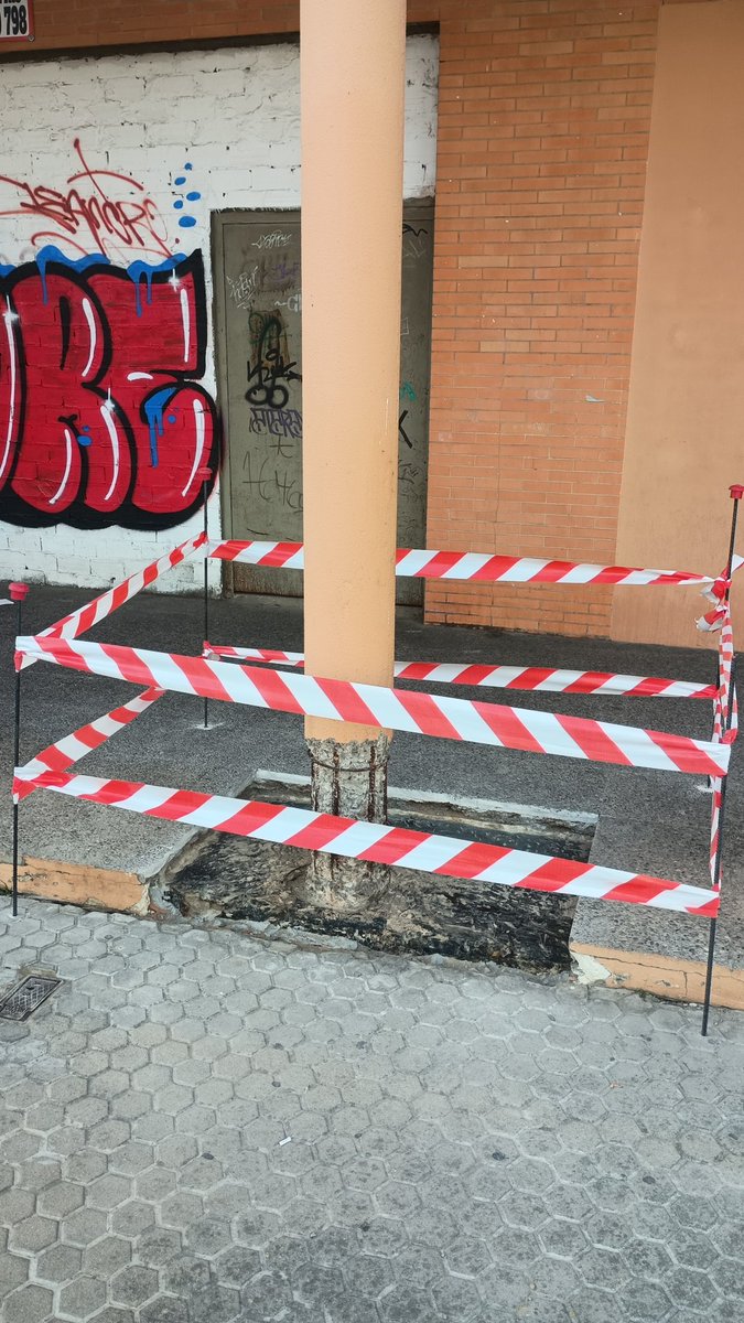 curroKobain tweet media