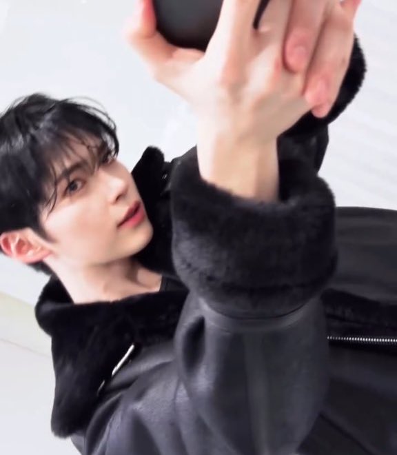 arc_SHB's tweet photo. 겨울 성한빈
생각보다 더 조은 것  같타요 。
。
。 https://t.co/5feS2J5vNL
