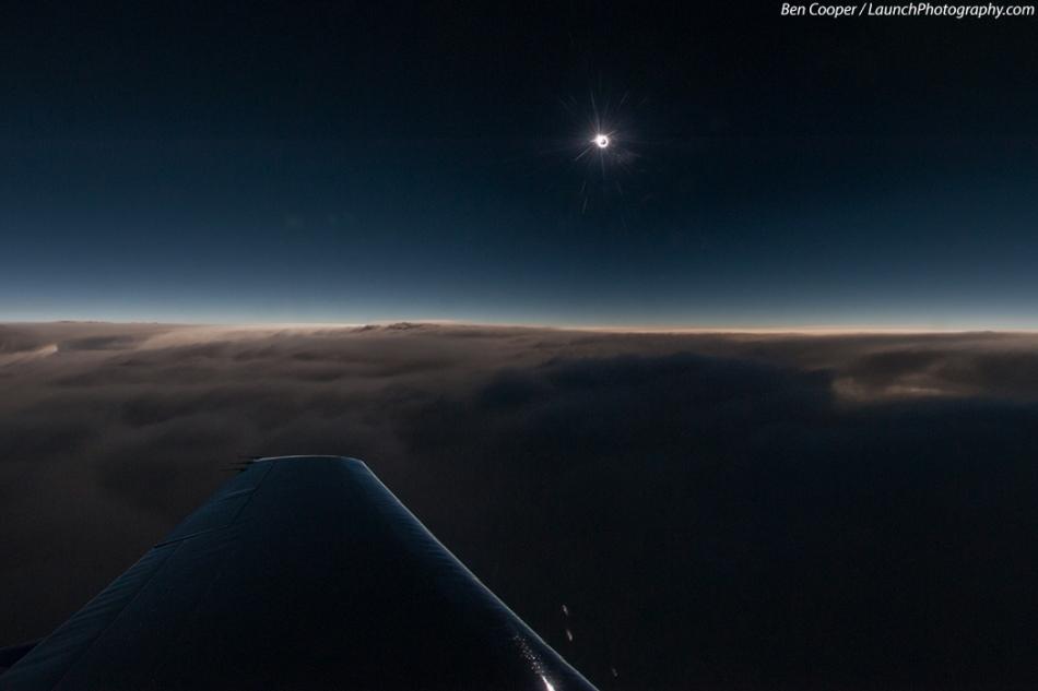 nasapod's tweet image. Eclipse at 44,000 Feet

Source: apod.nasa.gov/apod/ap131107.…

#solareclipse #annularelipse #eclipse2023 #diamondring #eclipsefromtheair #astrophotography #space #aviation #moon #sun #shadow #totality #raresight #eclipsechasers #bencooperphotography #launchphotography