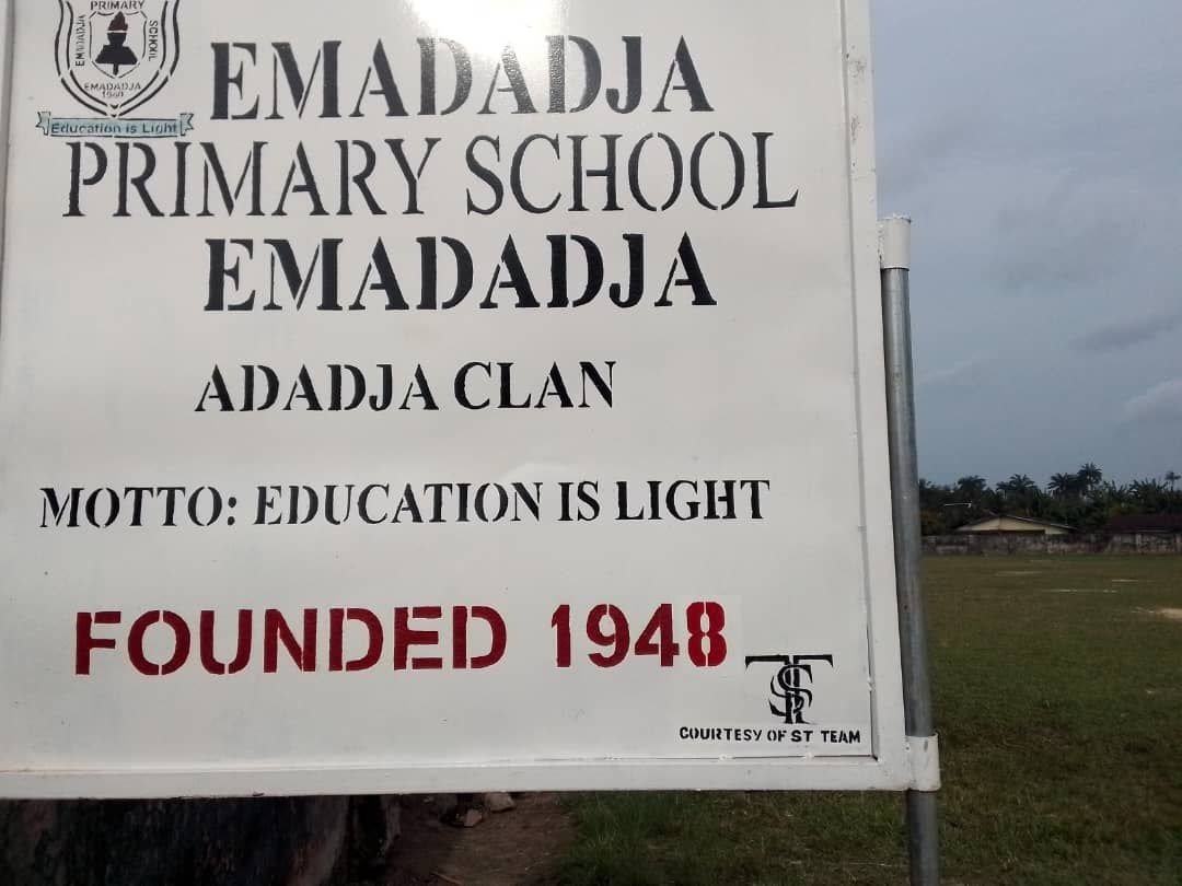 ST_CoLtd's tweet photo. ST has always adhered to its original intention and actively funded poor schools, providing scholarships to students to help them realize their dreams; it also provides teaching funds to teachers to support them in improving their professional level and teaching quality. https://t.co/C1EXoHCRO6