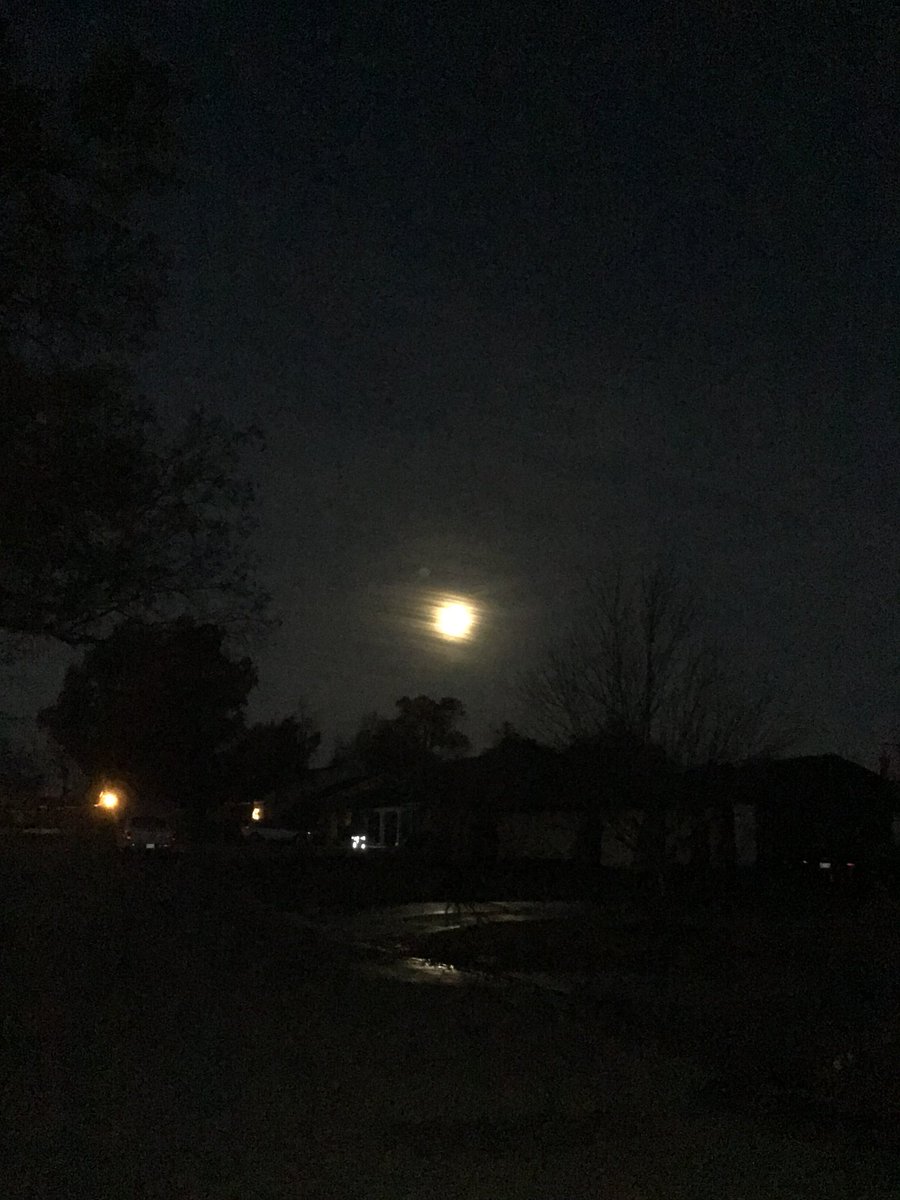 obaberOK's tweet photo. Nice early morning run to celebrate 45 years!  Tried taking pic of a beautiful moon...but ipod camera didnt quite capture it...but here it is.  6.4 miles, just 9:47 pace.  Happy with it.  Now bday fam time!  😊  #run #running #fitness #training #dadlife https://t.co/xLBtn5j8jW