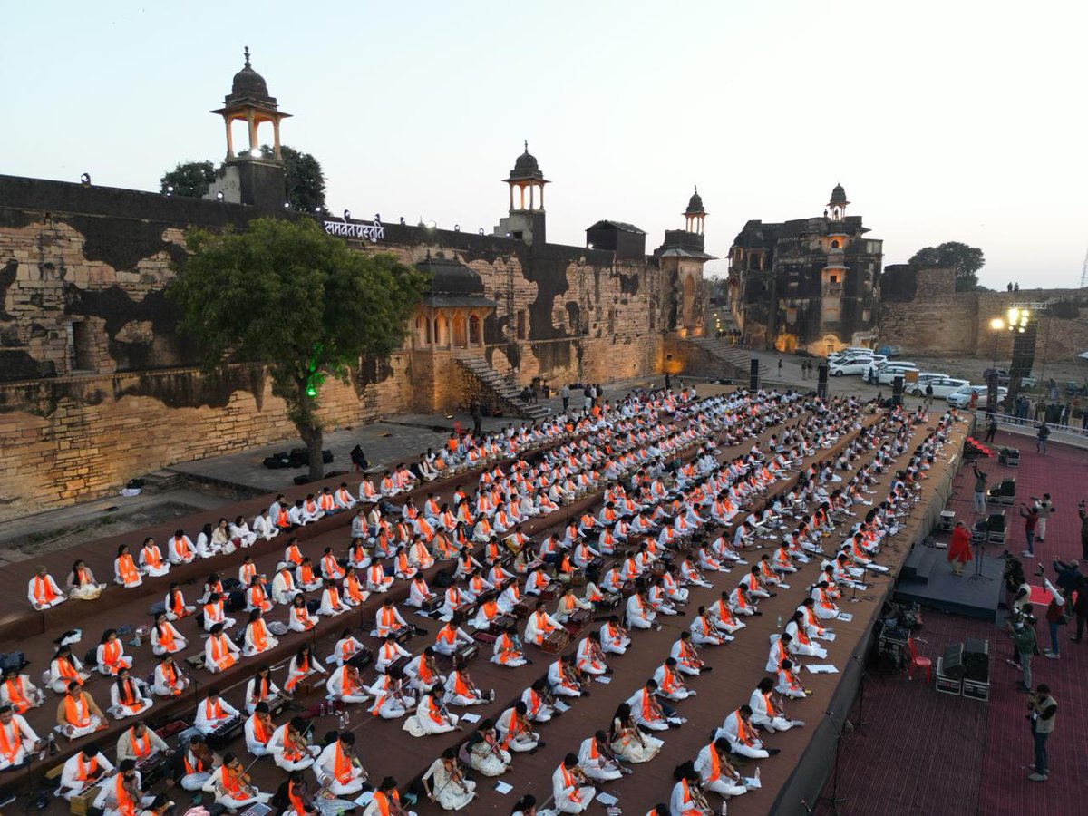 MPTourism's tweet image. The 100th edition of the #TansenSangeetSamaroh made history with a Guinness World Record, as over 536 artists came together to craft an enchanting symphony on #RaagMalhar.

#Tansen #Tansen100years #Gwalior #MadhyaPradesh