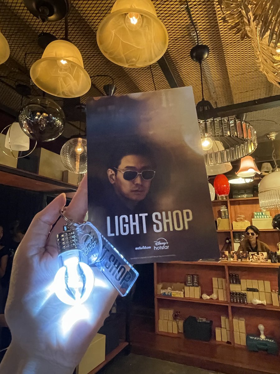 Chnbt_'s tweet photo. นิทรรศการร้านโคมไฟคือดีมากกกกกกกกก กิจกรรมสร้างสรรค์ดี ใช้เวลาซึมซับบรรยากาศอยู่ในนี้นานเลย ประทับใจ😭👍🏻💡 #LightShop https://t.co/Vfg4bBA8K5