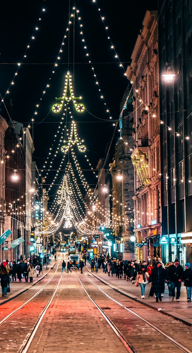 HelsinkiTours's tweet photo. The dark winters in Finland are lit up by Christmas lights.

#helsinkidreamdaystours #helsinkiguide  #helsinkiwalks #helsinki #finland #visitfinland #visithelsinki #Aleksanterinkatu #christmas #newyear #suomifinland #Finnish #winter #viator #getyourguide #tripadvisor #airbnb https://t.co/bCvQQJT1qJ