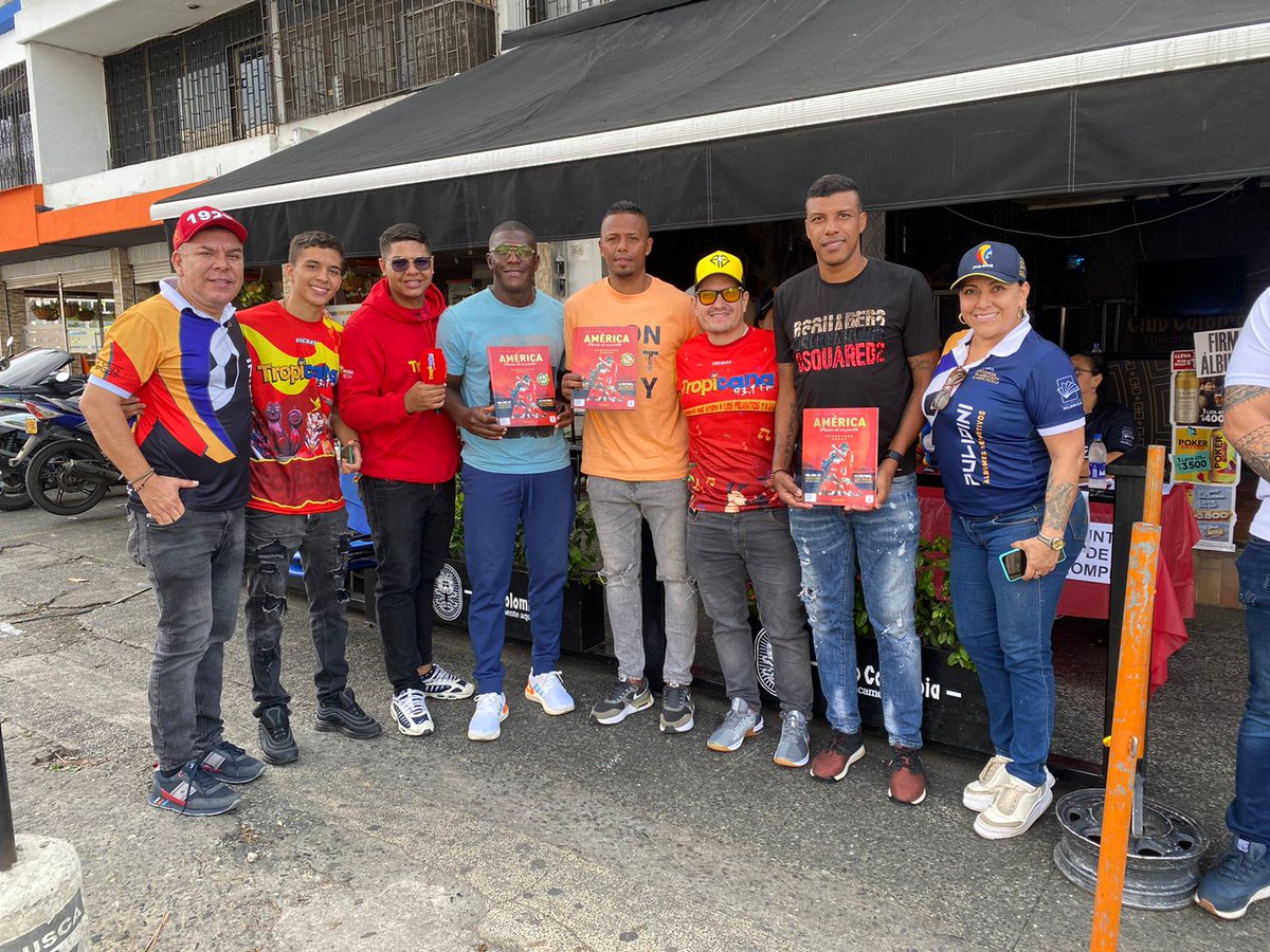 pulidini's tweet photo. A esta hora y hasta la 1 pm se estará realizando la firmatón con los campeones del 2008. Av Roosevelt #26-19 álbumes pulidini y @MiTropicana93 
#americadecali https://t.co/VzmMPVLgR7