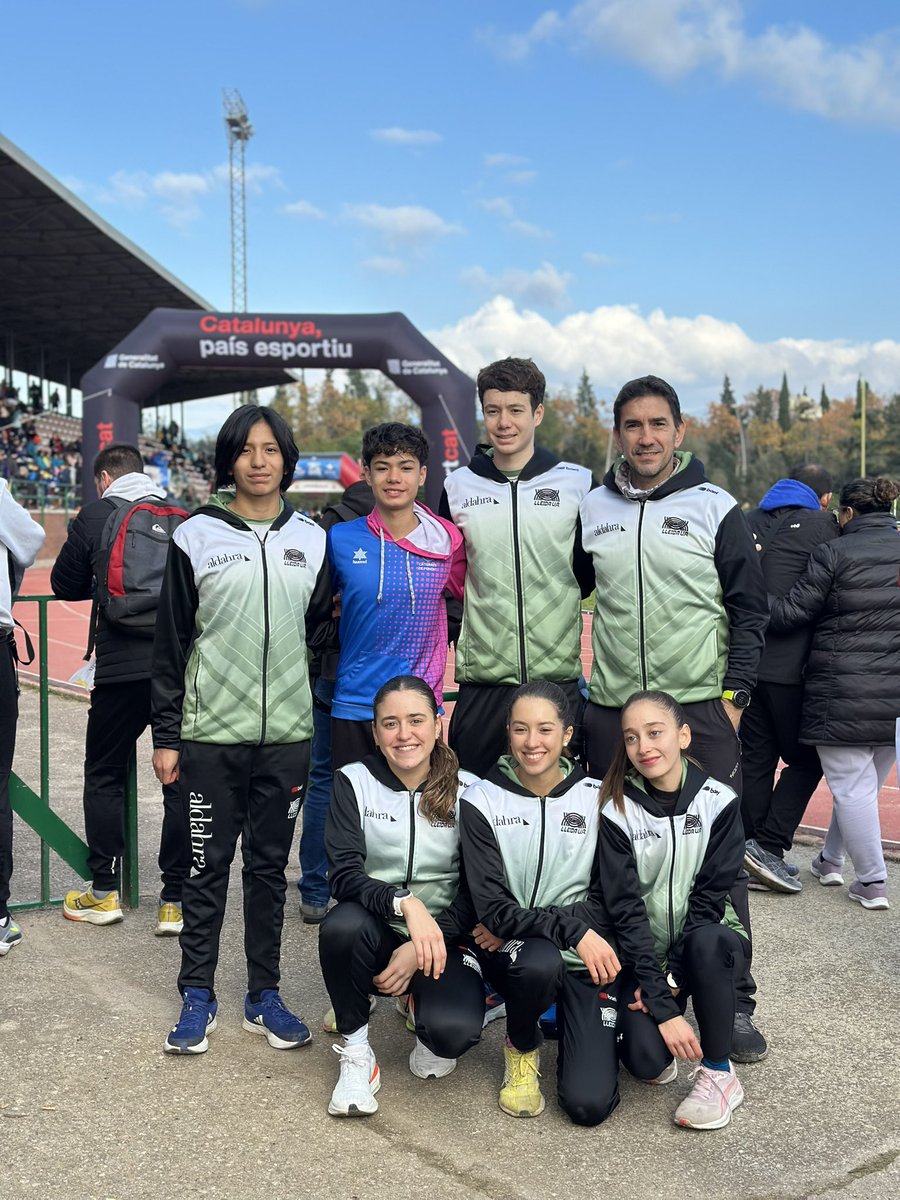 ivanespilez's tweet photo. Campionat de Catalunya de cros a Granollers.
Bons resultats del grup, destacant la 3a posició de la Carla en categoria sub20 F, posició que li dona la classificació directa al Campionat d’España amb la selecció catalana.
Felicitats!
Seguim!
#atletismo #cros #espiteam #lleidaua https://t.co/aQdo2Mqrj7