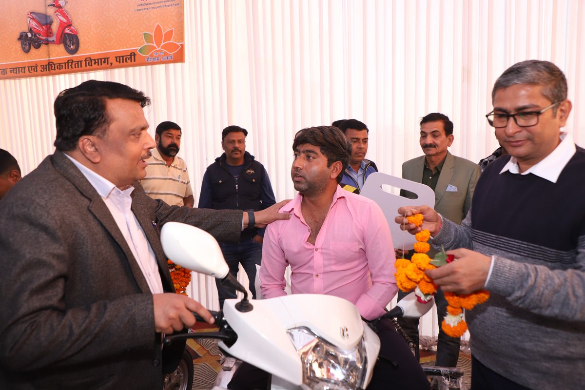 DcDmPali's tweet photo. सरकार का एक साल 
 अन्त्योदय सेवा शिविर का आयोजन  विभिन्न योजनाओ में मिली सौगात,  राज्य स्तरीय कार्यक्रम का आयोजन हुआ जयपुर से       
@BhajanlalBjp @KumariDiya @DrPremBairwa @RajCMO @RajGovOfficial @DIPRRajasthan @RDPR_Rajasthan @officialRGHS 
@PaliPolice https://t.co/JphHCNDWF2
