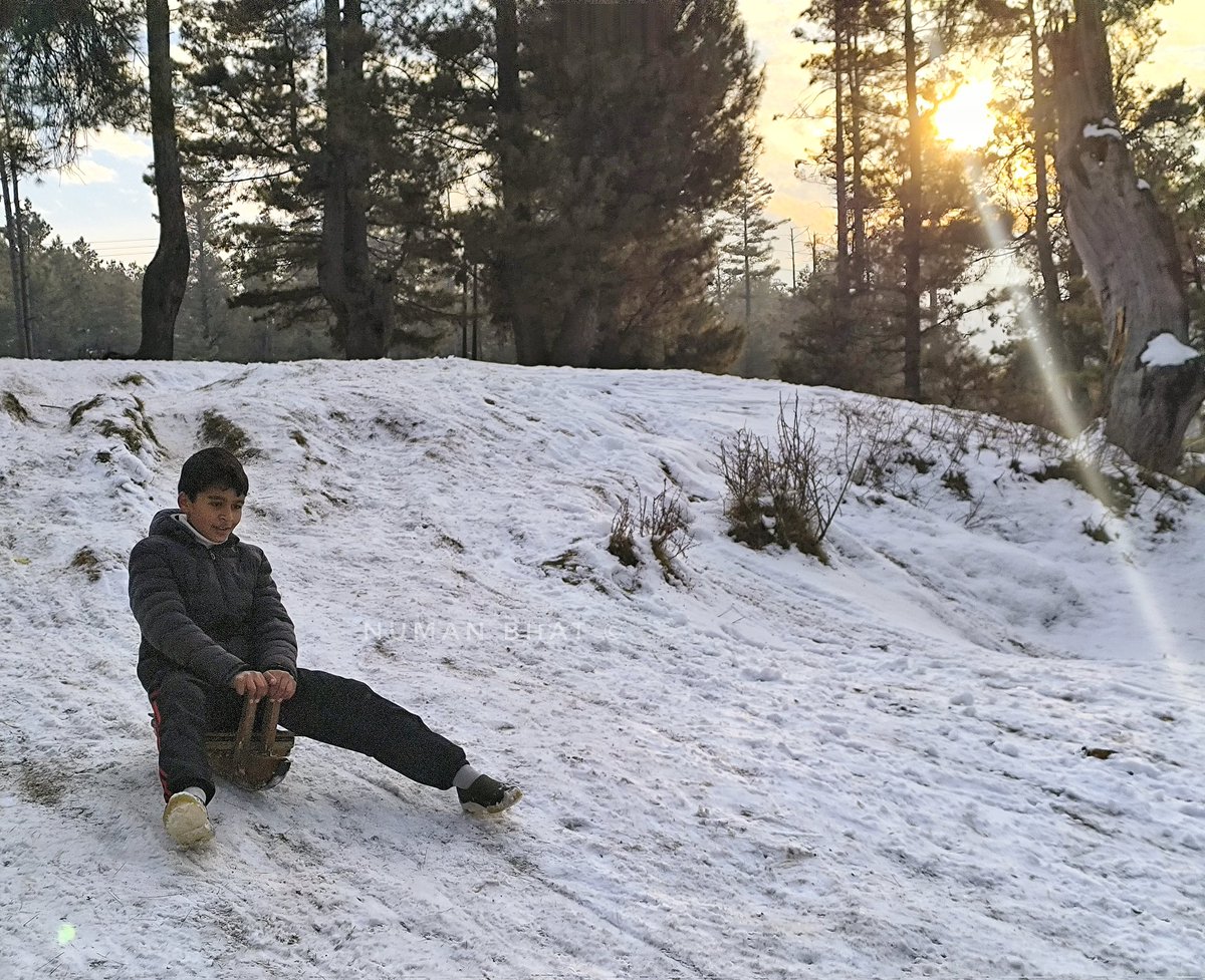 NumanBhat1's tweet photo. Kids enjoying a fun ride on the snowy slopes of Tangmarg, Kashmir.
๐ธ: @NumanBhat1
#Tangmarg #Kashmir #SnowFun #WinterVibes #SnowRide #KashmirDiaries #Snowfall #WinterMagic #FunInSnow #ExploreKashmir #TravelKashmir #SnowySlopes #NatureLovers #WinterAdventures https://t.co/BlPGf9ThpK