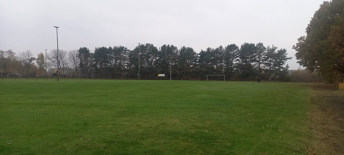 LarsANorwich's tweet photo. @Wilbacher På denna gräsplanen!! (elljus finns) tränar pojkar födda 2015/16 fortfarande i december. Tid? När vi vill dygnet runt alla dagar i veckan. Bättre gräs än Strawberry. Landet! https://t.co/0cTHrcI6j4