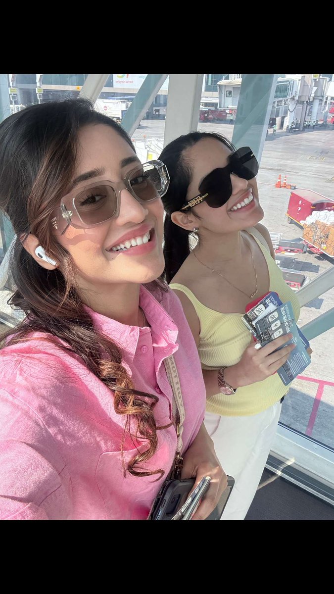 Shivixglitter1's tweet photo. Shinat besties!!😍🫂🙈. @shivangijoshi10 @jannat_zubair29

#ShivangiJoshi #Shivangians https://t.co/wdFoLom1ko