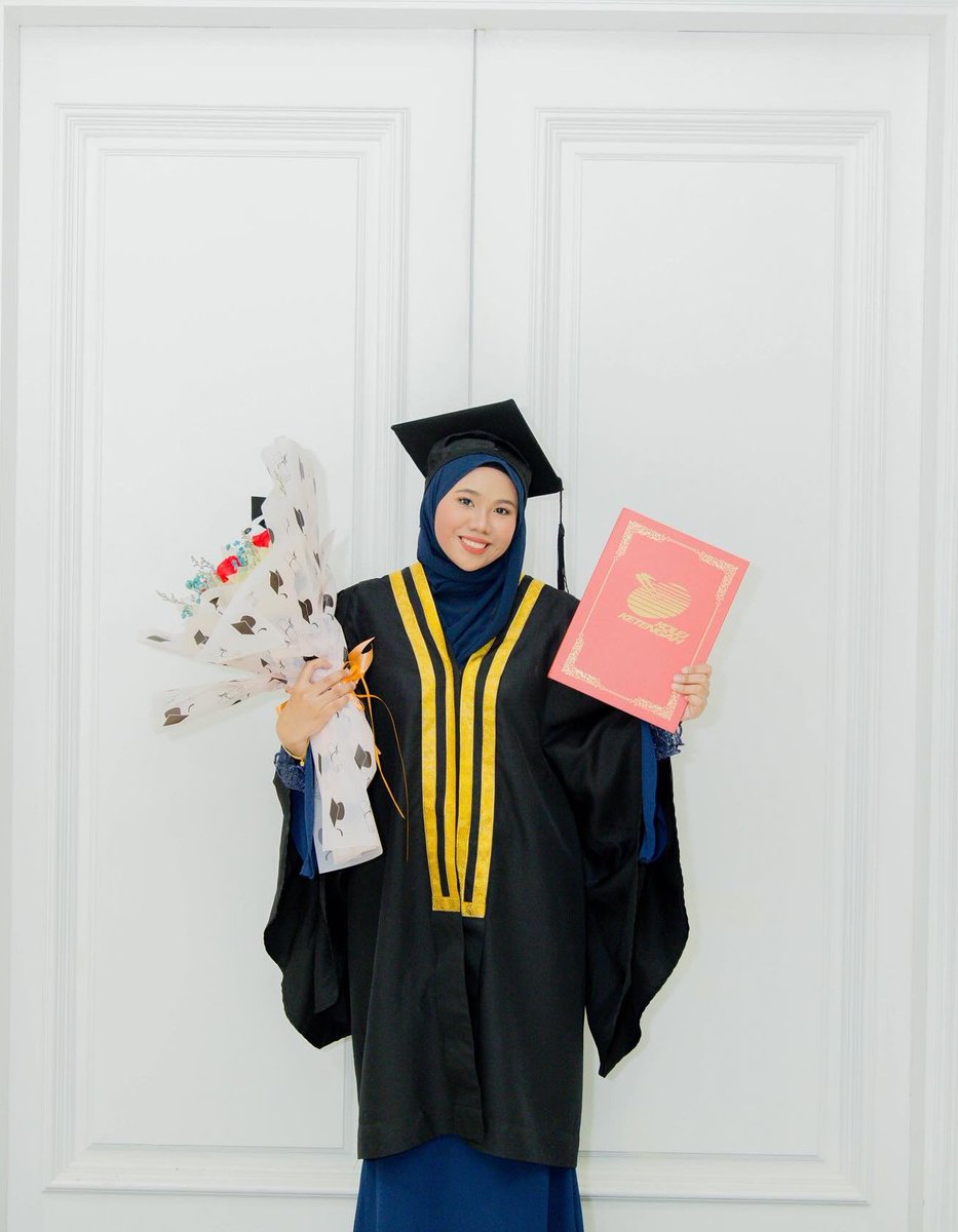 omoijah's tweet photo. diploma era is totally done ! https://t.co/8XvDfYRKpO