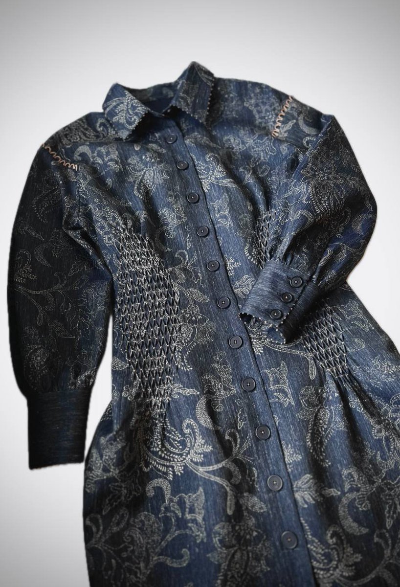 danaton's tweet image. вам срочно нужно увидеть какие божественные вещи шьёт моя девушка ❤️ я так горжусь её золотыми руками

это, например, платье-рубашка с ручными защипами и дополнительными украшениями