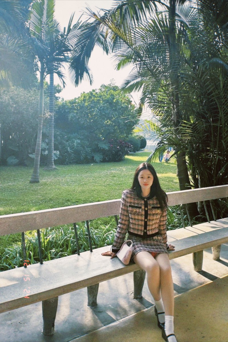 大姨妈来了，就做一只安静的🐶依偎在身边吧。明显最近一年的痛经症状明显缓解了，多亏了巨根？🤔