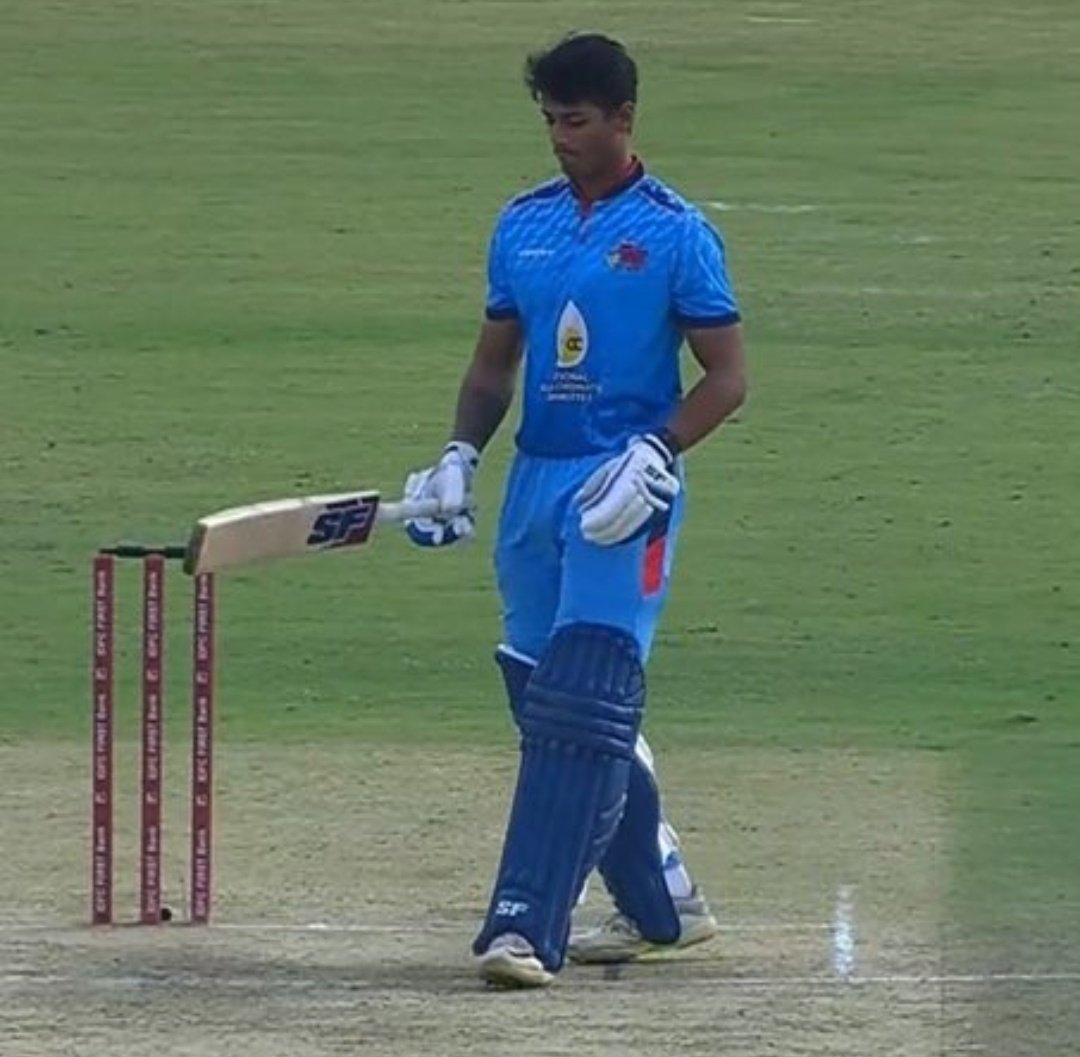 YuvaFans1245679's tweet photo. #suryanshshedge Next superstar cricketer,perfect all-rounder after @hardikpandya7 #nitishkumar #MumvsMP great fight both team #chinnaswamicrowd is🫡🫡 congratulations @ShreyasIyer15 👏 #BCCI #SMAT2024 #t20cricket #banglore #Ksca https://t.co/uwPrxS2LNY