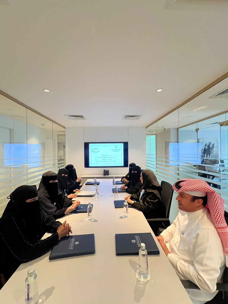 AlyousefDr's tweet photo. من منطلق المسؤولية الاجتماعية تشرفنا في شركتنا  بزيارة رئيس مجلس إدارة #جمعية_وهج_النسائية_الخيرية الأستاذة/ نوال الحسين 

وذلك بحثاً عن سُبل التعاون بين الطرفين سعياً لتعزيز دور القطاع الخاص في تمكين القطاع غير الربحي والارتقاء لأعلى معايير الجودة تماشياً مع رؤية المملكة ٢٠٣٠ 🇸🇦 https://t.co/fpP6ucfIfZ