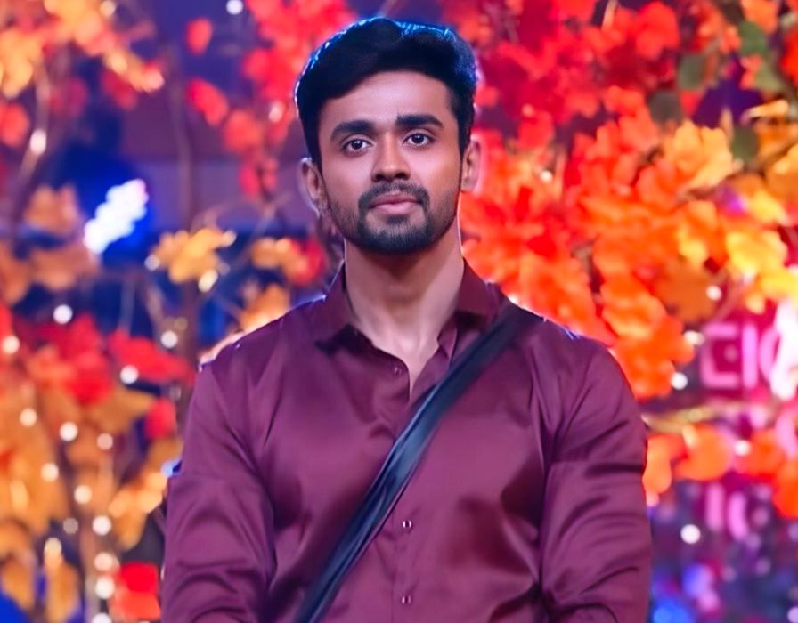 BBTeluguViews's tweet photo. Good Fight Gautham👏👌 One vs Many👇

👉Two Languages Votes
👉 Serial votes
👉Prithvi votes
👉 Yashmi votes (this is most shameless voting coz they voted the one who threw her out)
👉 VishnuPriya votes

Above all entered in middle with lot of trolling from Season7 #BiggBossTelugu8