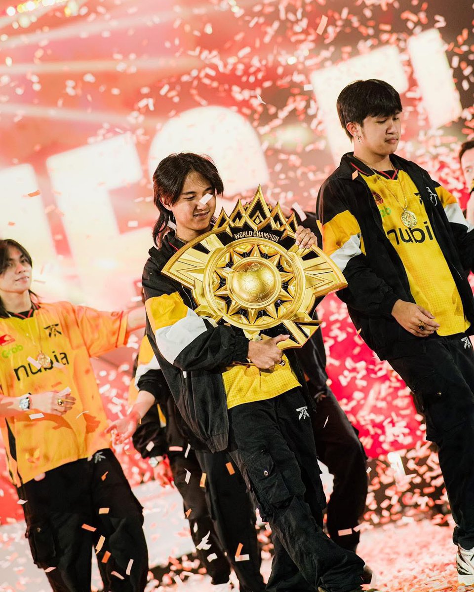 matchpointmilli's tweet photo. WORLD CHAMPIONS 🏆🏆🏆🏆🏆

Fnatic ONIC Philippines clinched the championship title at the M6 World Championship, defeating Team Liquid ID, 4-1, in an intense grand finals on Sunday, December 15, in Malaysia.

#PinasPinakamalakas #FnaticONICPH

📷 Mobile Legends Esports https://t.co/LWApg21kS2
