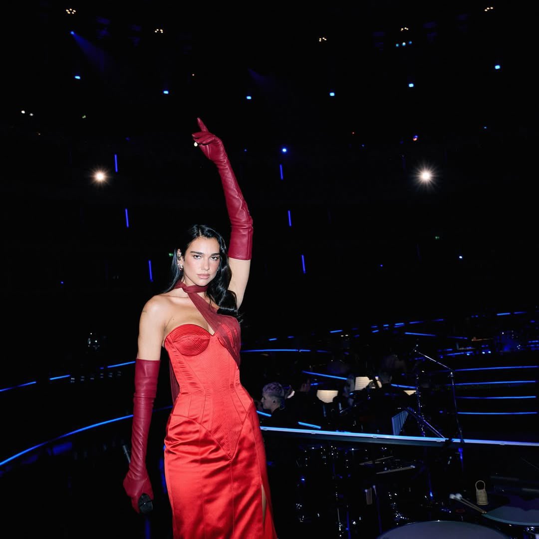 DUALIPA's tweet photo. Tonight is the night!!!!! Tune in for an evening with me tonight on CBS!!! 🌹 8.30pm ET and 8pm PT DON’T MISS IT!!!!! 💋💋 https://t.co/VKR9IeQepK