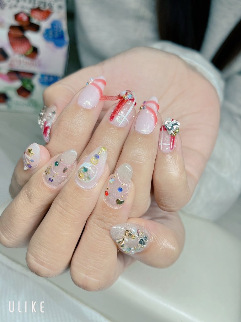 _morun's tweet image. 前回のネイルも可愛かったけど
今回のネイルもめっちゃ可愛くしてもらった🥺🫶💞
クリスマスネイル可愛いすぎる🫶✨