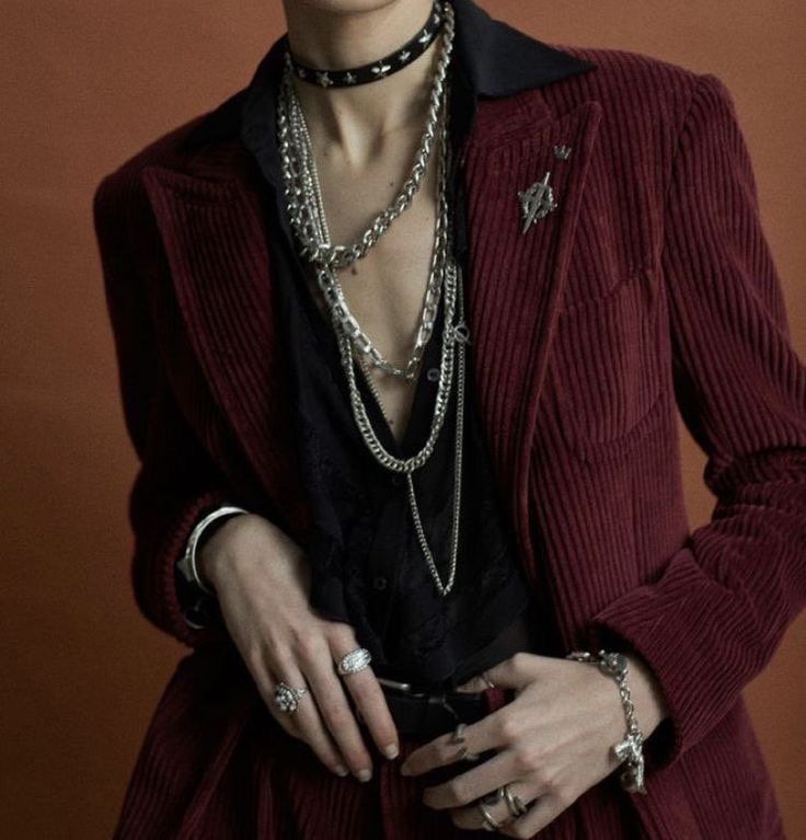 Valen_Flaminia's tweet photo. [#nightravenyule]

Ace was obviously gonna be fashionably late (mostly because he takes 99 years to do his hair up like when he was at the red carpet event for Vil) but he thought it was well worth the effort since he'd try to stun at least some of his friends. https://t.co/EEYjeoeXQa