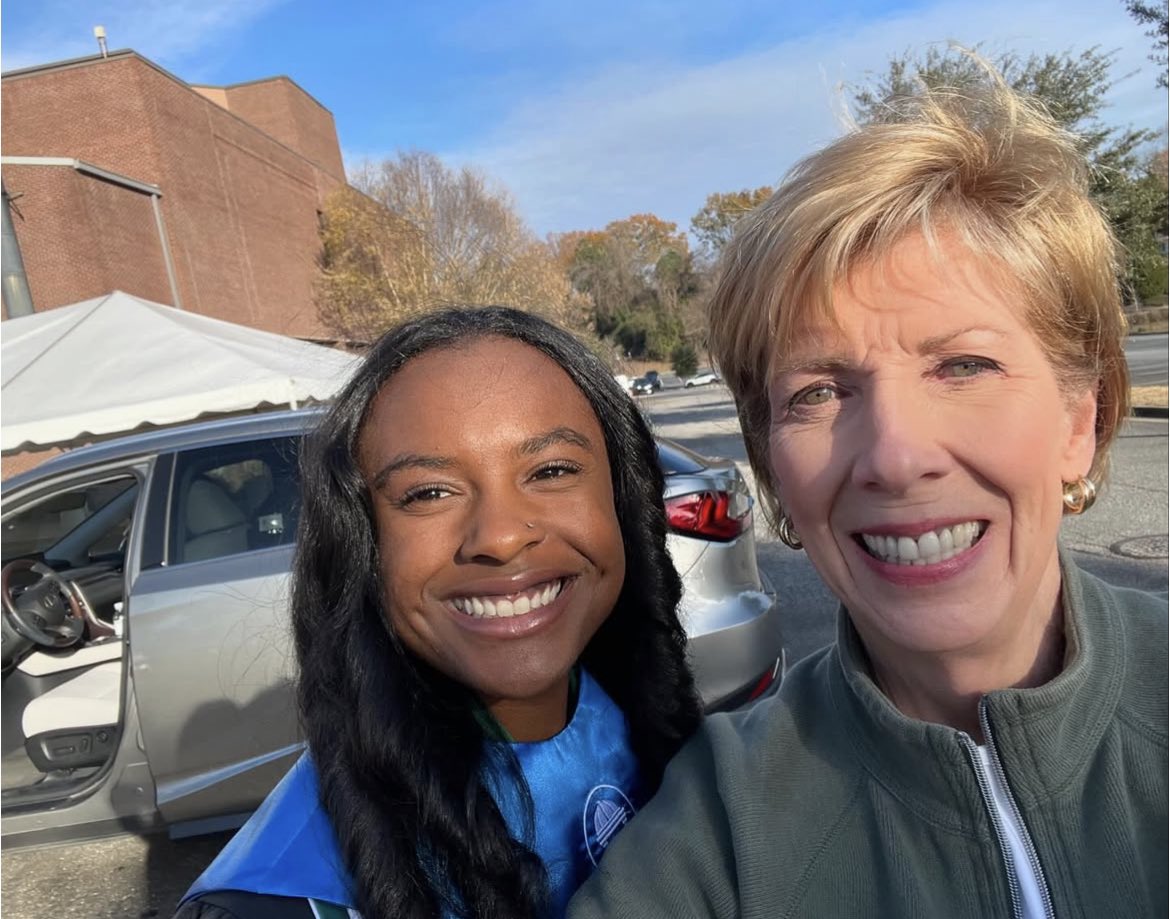 Everett_A_'s tweet photo. Congrats @YeverettA! Thank you @gcsupresident for an amazing 3 1/2 years! #DoubleMajor #HonorsCollege #StudentAthlete https://t.co/B9sOUMlz0j