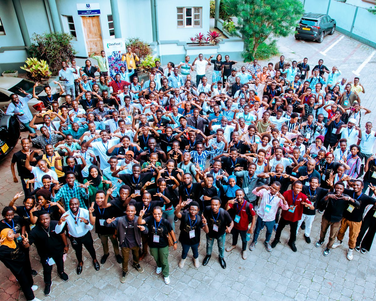 The energy, the connections—all captured in our group photos. Together, we’re building a better tech ecosystem for #Burundi and beyond. 🌍
#Abatwip