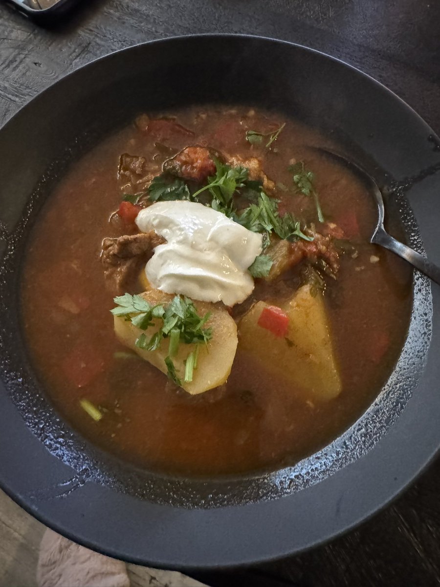 PaulyGhiry's tweet photo. Onze #gulash is weer next level geweldig! Finom! Jó étvágyat https://t.co/0tViY3gaiT