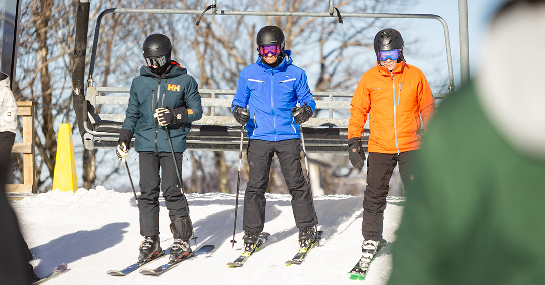 jiminypeak's tweet photo. 5 more trails open today (Left Bank, Grouse Run, Upper &amp; Lower Fox and Chipmunk) and we have plans for even more terrain to open by next weekend! Don't forget we are now open daily, until 10 pm!

#jiminypeeks #jiminy #jiminypeak #intheberkshires #visittheberkshires https://t.co/YUvhPgqPzR