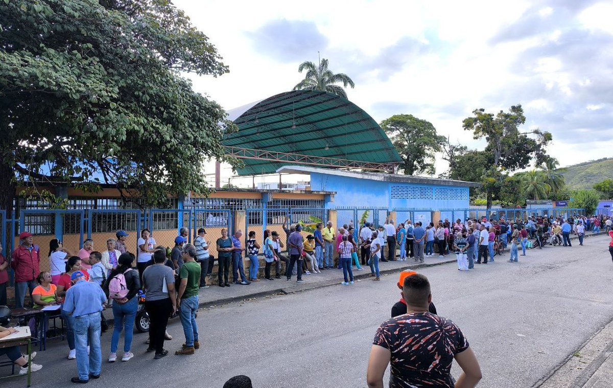 #El10JuroConMaduro| YARACUY 🇻🇪

¡Poder para el Pueblo!

Desde el municipio Peña, en el estado Yaracuy la gente no se quedó en casa y se fue a participar en el proceso de elección de los Jueces y Juezas de Paz Comunal. 

#15Dic