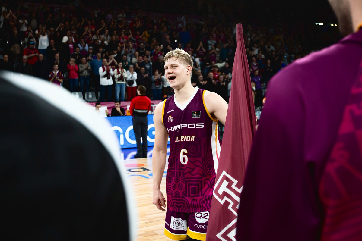 ACBCOM's tweet photo. Tengo una pregunta para la familia burdeos, aunque creo que ya sé vuestras respuestas...

¿QUÉ NOTA LE PONÉIS AL DEBUT DE KEYE VAN DER VUURST CON HIOPOS @flleida? 🤪

#LigaEndesa https://t.co/zlXR6efCIv