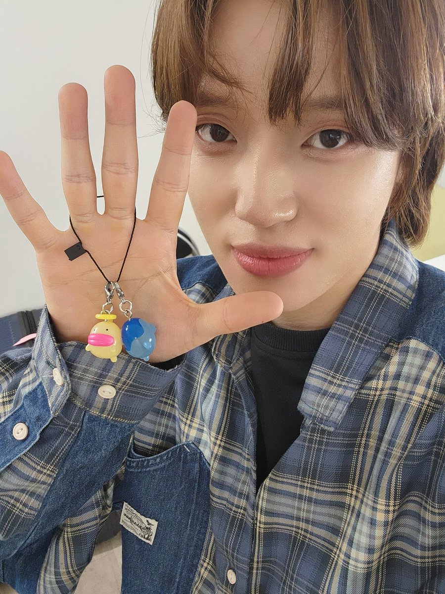 [#녤모닝👋]

녤모닝!!!
좋은 아침이야 ㅎ
출근 중인가?!
나도 곧 한국으로 가 ㅎ
한국은 엄청 춥다며!!
다들 옷 따숩게 입고
이번 주도 힘차게 지내보자!!

#니엘 #NIEL