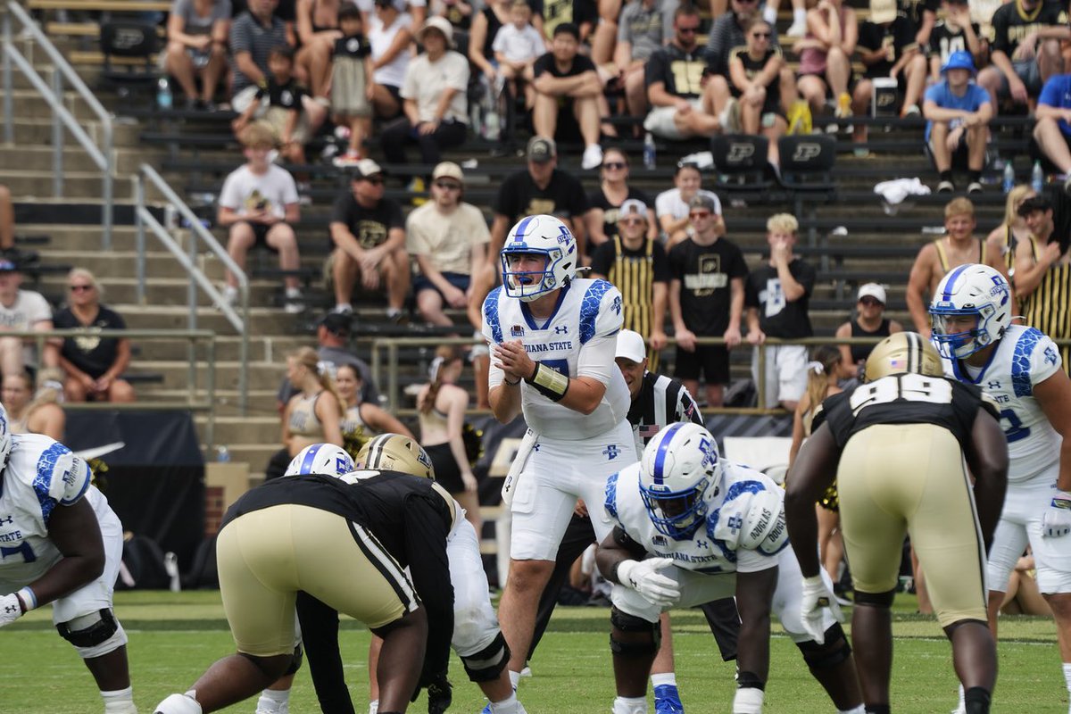 ‼️Still Available‼️
D1 QB Mid-Year Transfer
6’5” 230lbs
Open to all levels of college football! 
Link to film➡️  youtu.be/JIIfKXgmtn0?fe…
