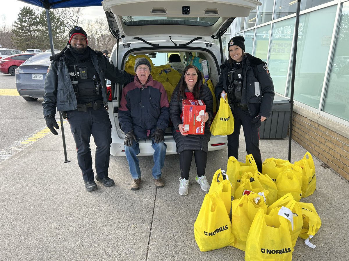 DRPSCWDiv's tweet image. A special thanks to all involved in the cram a cruiser event in Whitby! @FTNDurham @DRPS @TownofWhitby
@adriannahopmanmusic
#givewherewelive
@nofrillsCA