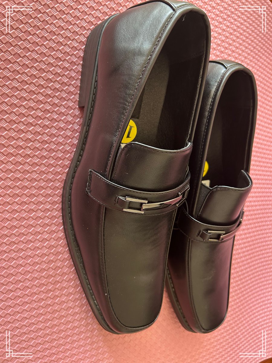 FirstSnowball's tweet photo. 👞 Elevate your style with these sleek Tim Evans black leather loafers! Perfect for formal events or the office. Size 13 and new without box – only $40! 🖤 Shop 👉 https://t.co/o7TkeN5GRZ
#MensStyle #DressShoes #BlackLoafers #PoshmarkFinds #TimEvansShoes https://t.co/GThHOKqSeN https://t.co/wUizgTvTZZ